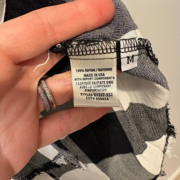 Bella Dahl Black & White Plaid Button Front Blouse Raw Hem Medium 100% Rayon - Picture 5 of 8